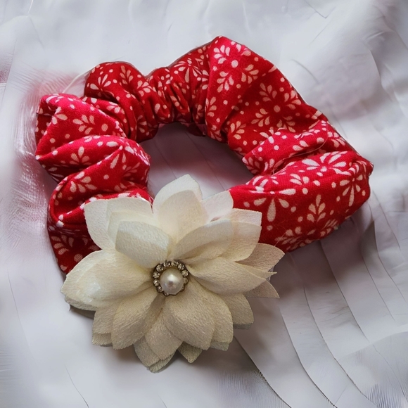 Red Floral Scrunchie with White Pearl Flower - Picture 9 of 9
